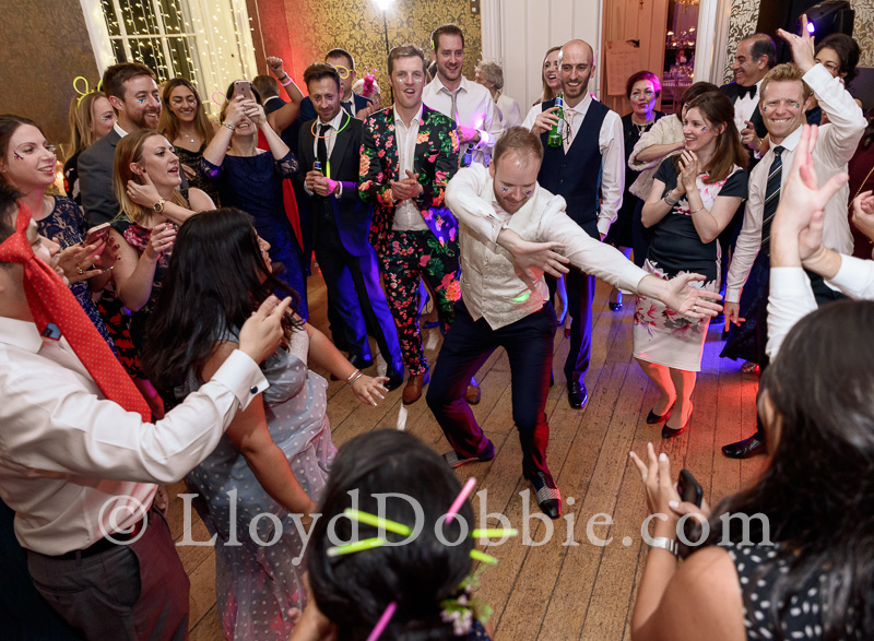 guests dancing at a nonsuch mansion wedding